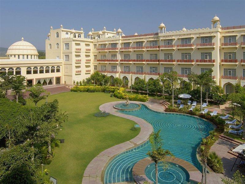 Le Meridien Jaipur Resort & Spa Exterior foto