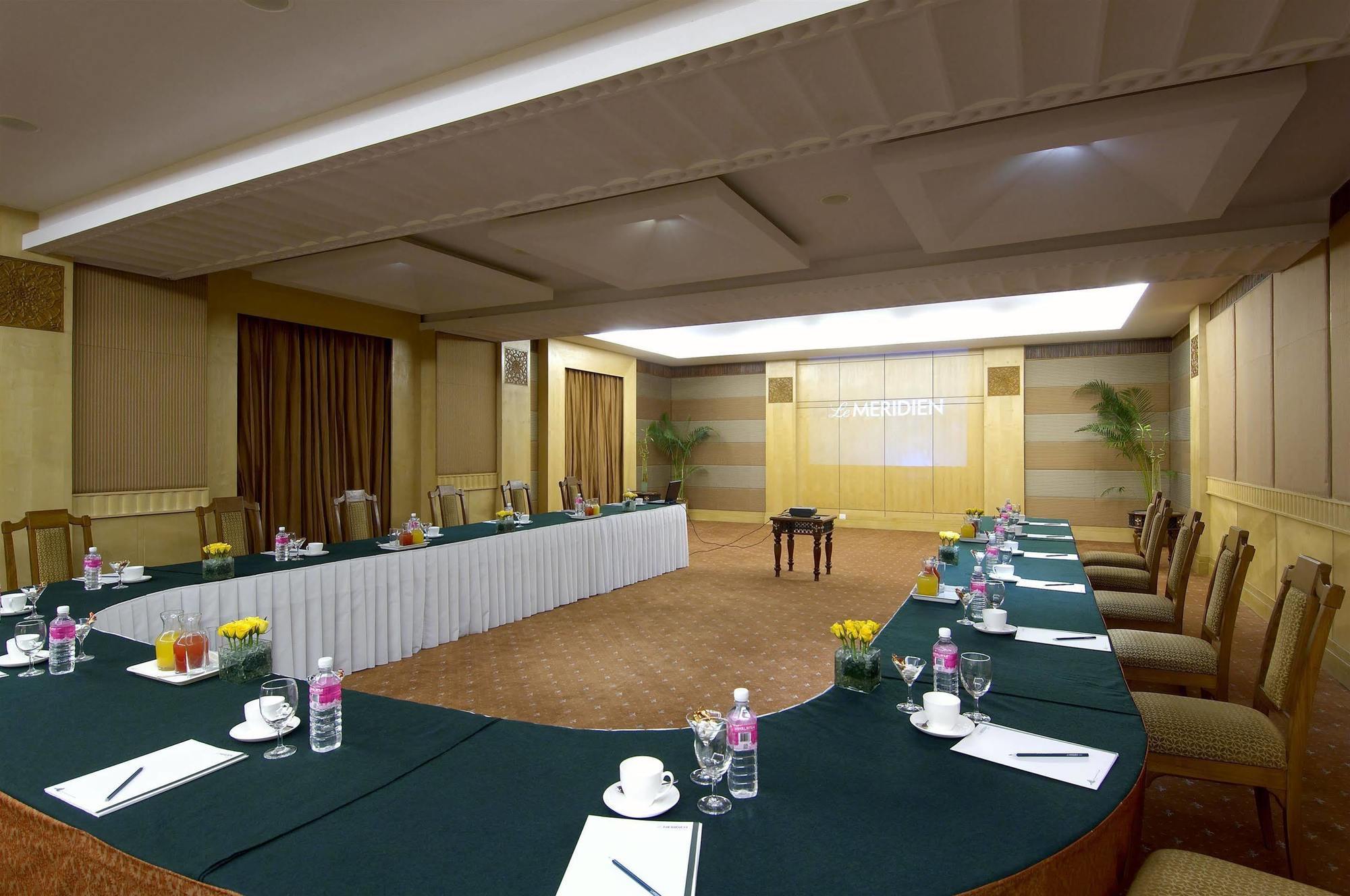 Le Meridien Jaipur Resort & Spa Exterior foto