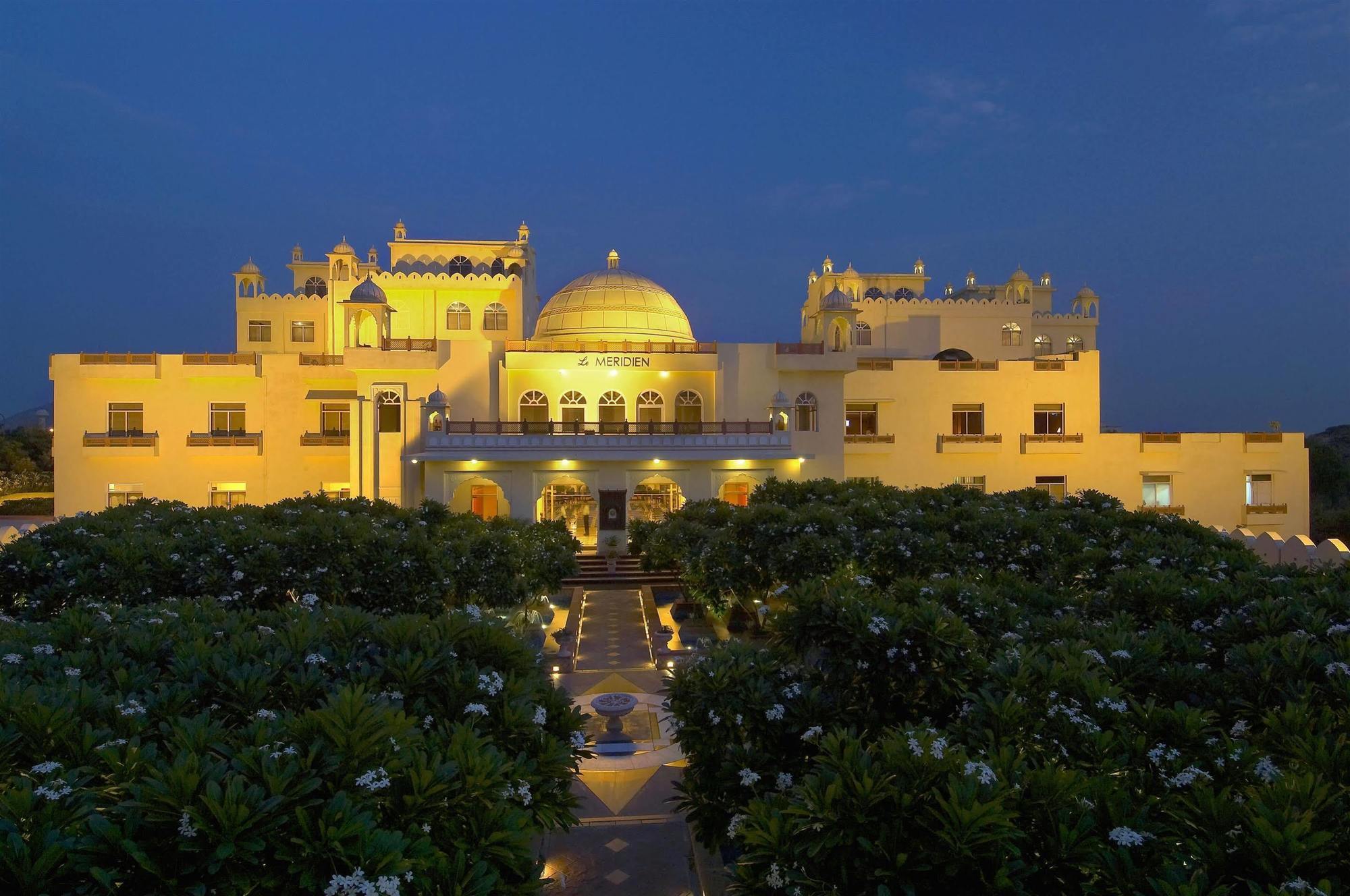 Le Meridien Jaipur Resort & Spa Exterior foto